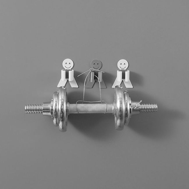 Móc treo chổi lau nhà không để lại dấu vết tiện dụng cho gia đình