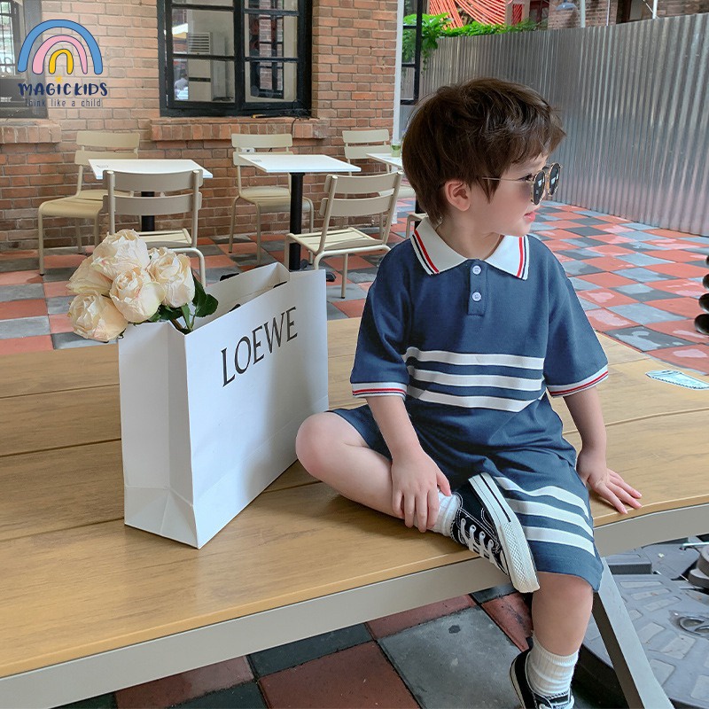 Đồ bộ bé trai cộc tay Hàn Quốc Magickids áo polo quần đùi kẻ sọc chất cá sấu thoáng mát size đại Quần áo trẻ em BR22020