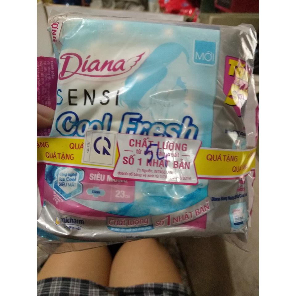 Mua 2 tặng 1 Combo 2 Băng vệ sinh Diana Mỏng Không Cánh tặng một gói băng vệ sinh Diana Cool Fresh