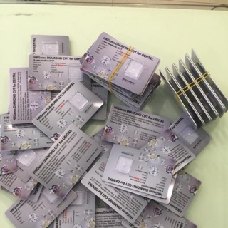 Vỉ kim cương nhân tạo đế bằng ko cần khoan răng