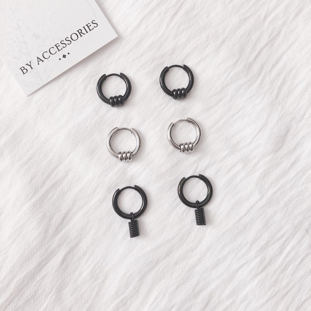 Khuyên tai titan unisex tròn phối charm xoắn và lò xo không gỉ có loại kẹp