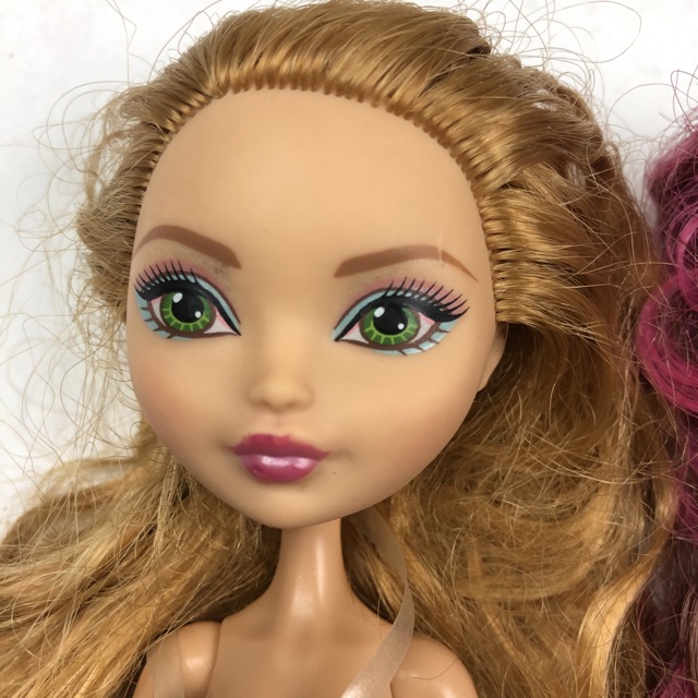 EAH búp bê everafter high