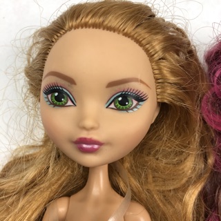 EAH búp bê everafter high
