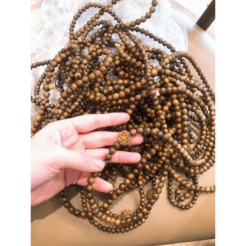 vòng chuỗi 6li 108 hạt mix hoa sen quấn tay. hàng loại đẹp nhìn thấy tia trầm già | BigBuy360 - bigbuy360.vn