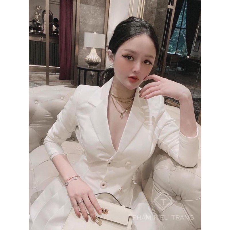 Đầm vest nút vàng