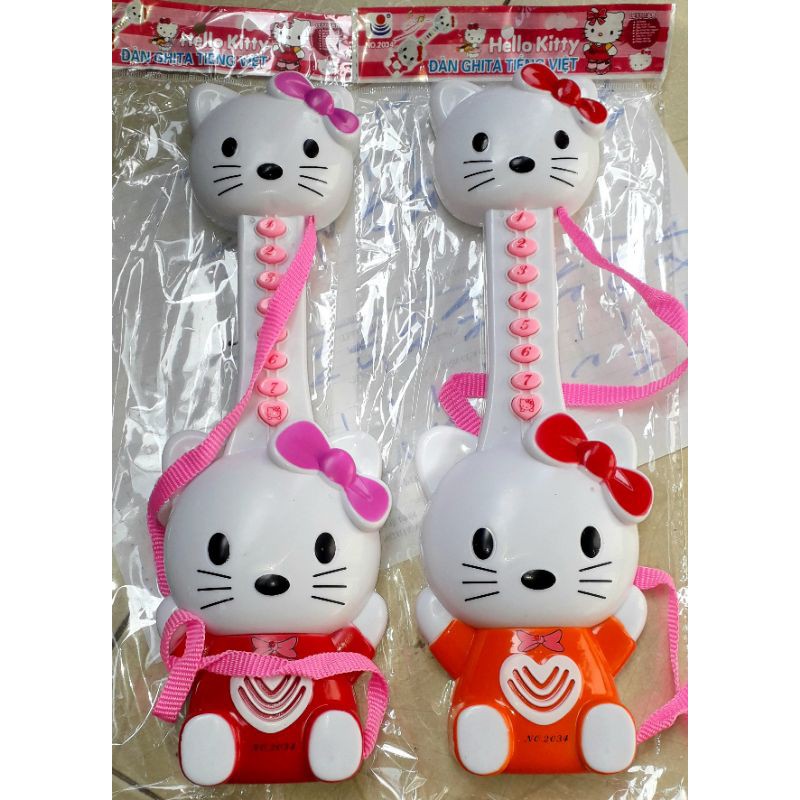 Một chiếc đàn ghita Hello_Kitty bằng nhựa có bài hát Tiếng Việt tặng kèm pin