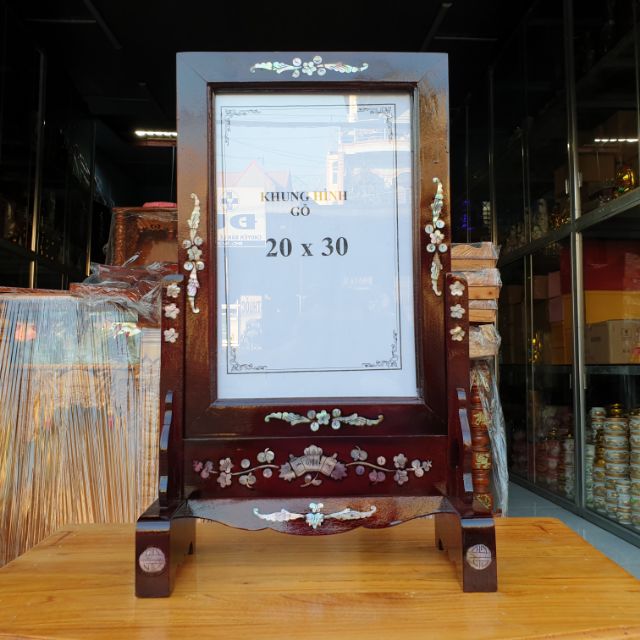 Khung hình gỗ tràm bông vàng cẩn 20×30 rất đẹp