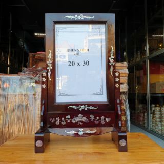 Khung hình gỗ tràm bông vàng cẩn 20×30 rất đẹp