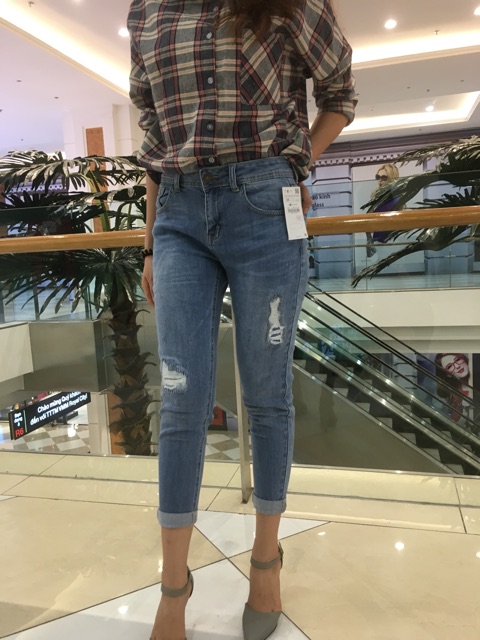 Quần Jeans boyfriends thêu đẹp lạ