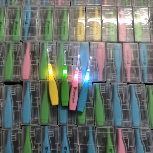 Ngoáy tai có đèn cho bé dùng đèn để soi tai mũi họng shop Gia dụng anh huy- Hộp nhựa