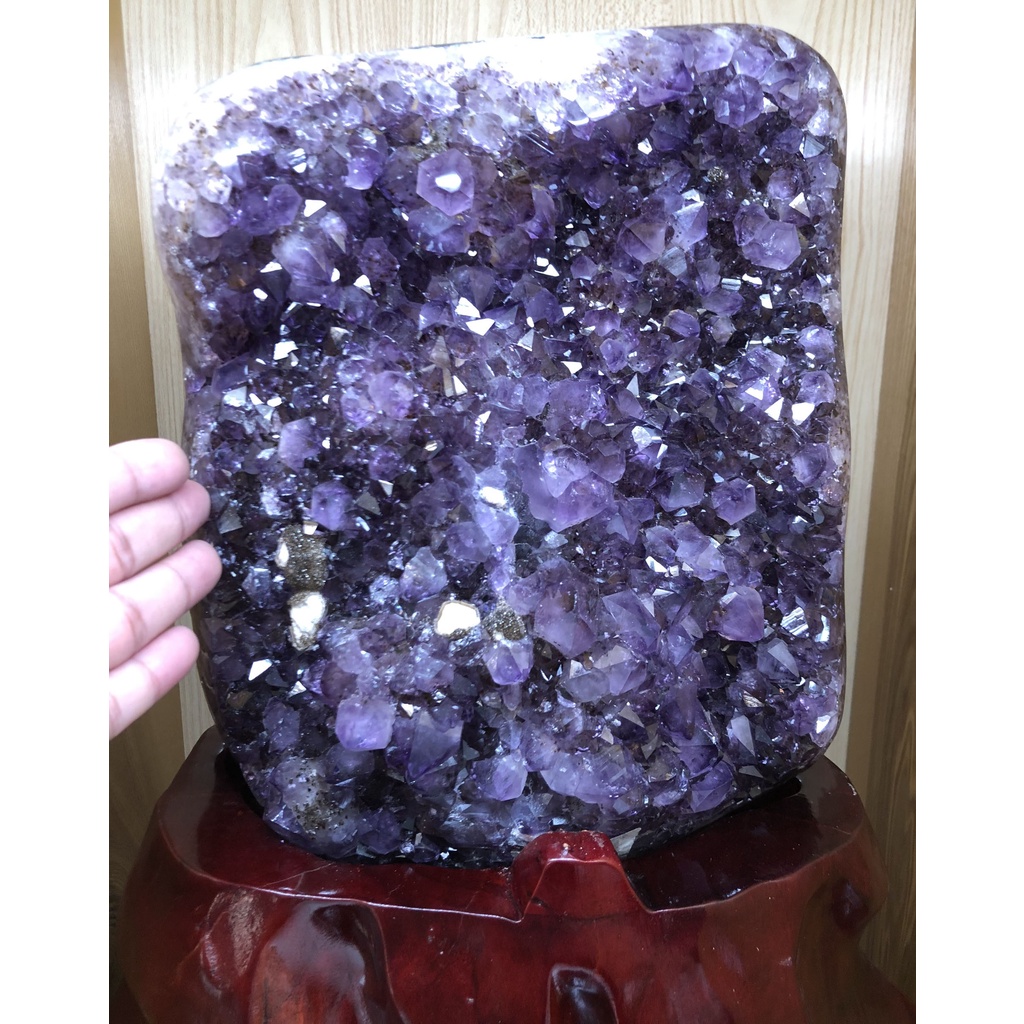 - Động Tinh Thể Tím Tự Nhiên VIP 6A - Kích Thước 41 x 32 cm x 18.8 Kg - Phong Thủy Thành Đô