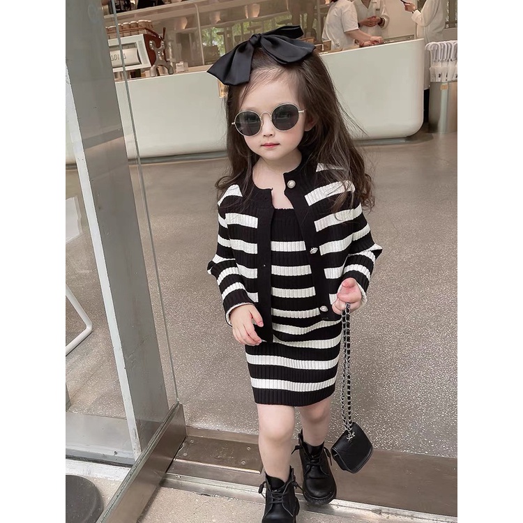Set váy len tăm body kèm áo len kẻ ngang đen trắng cho bé gái