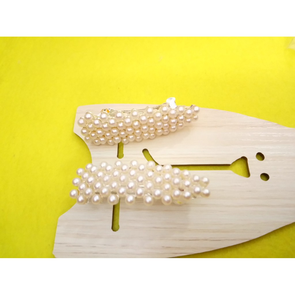 Combo 2 kẹp tóc đính hạt siêu sang. Mẫu y hình nha các bạn. Giá chỉ 30k/2 cây.