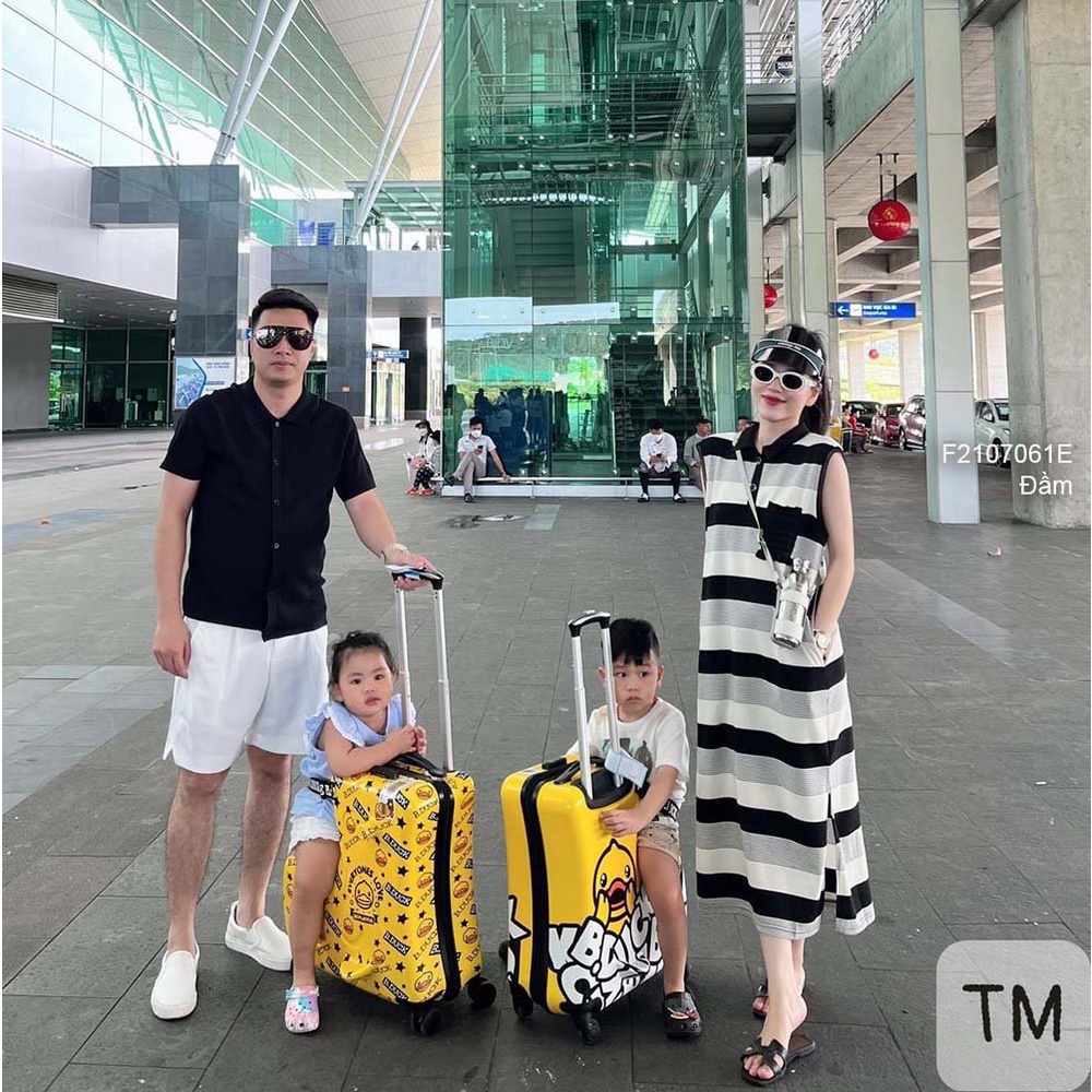 Đầm dáng suông kẻ sọc xẻ lai đắp một túi ngực sát nách!