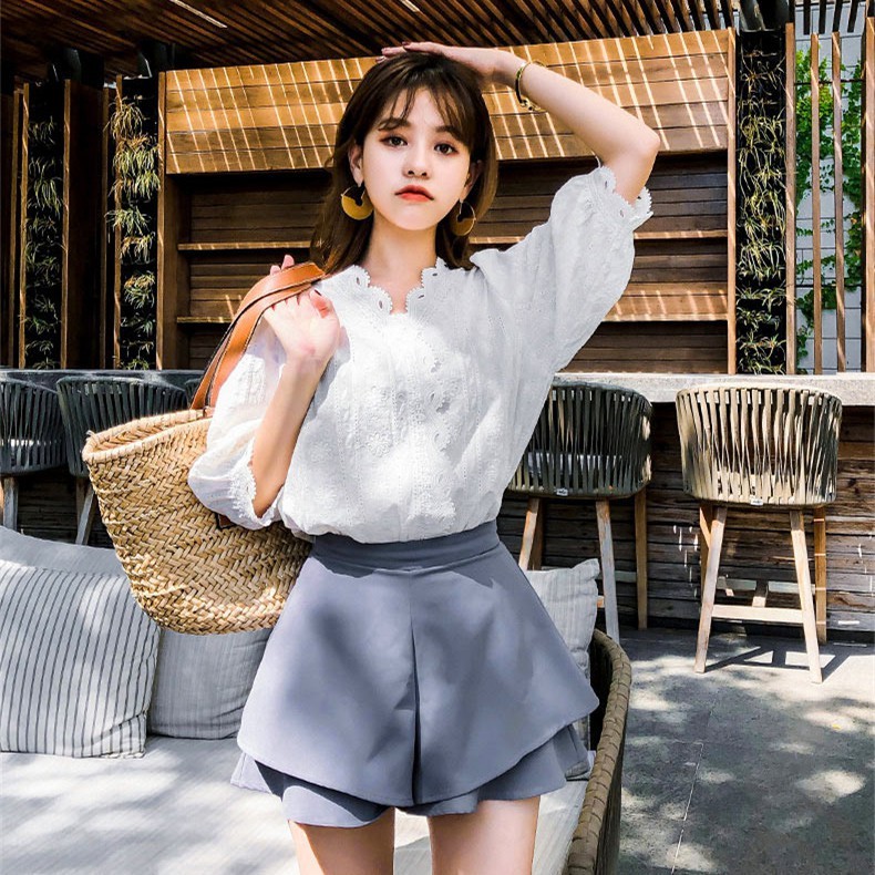 Áo cotton cổ chữ v màu trắng dễ thương cho nữ