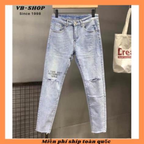 Quần jean nam màu xanh dương rách gối in chữ vải dày cầm nặng tay mã 9600 🏅 i