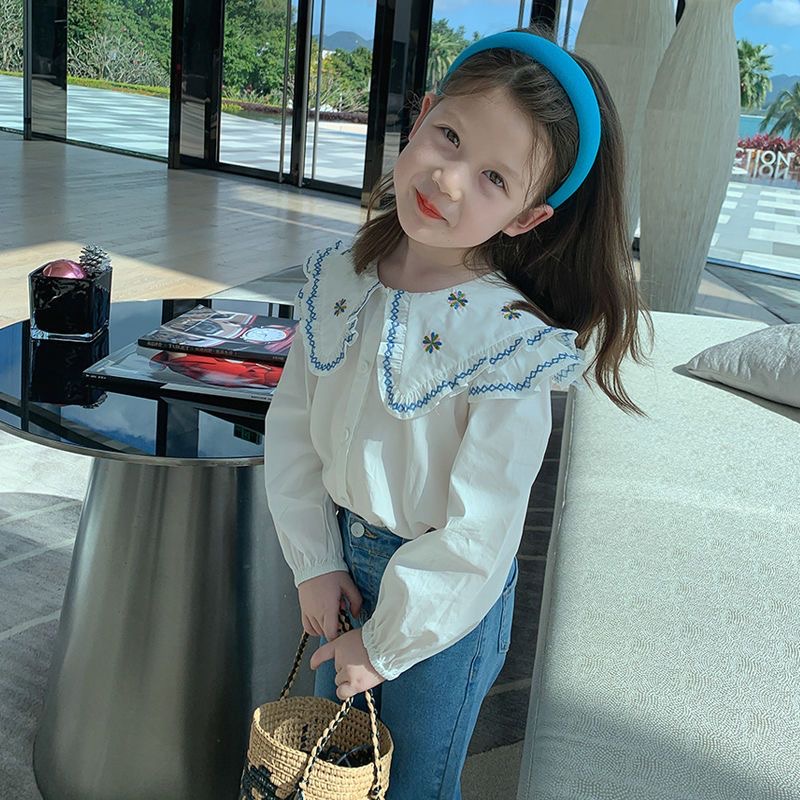 Áo sơ mi trắng dài tay thêu hoa nhí xanh cho bé gái cao 90-150cm, nặng 10-35kg