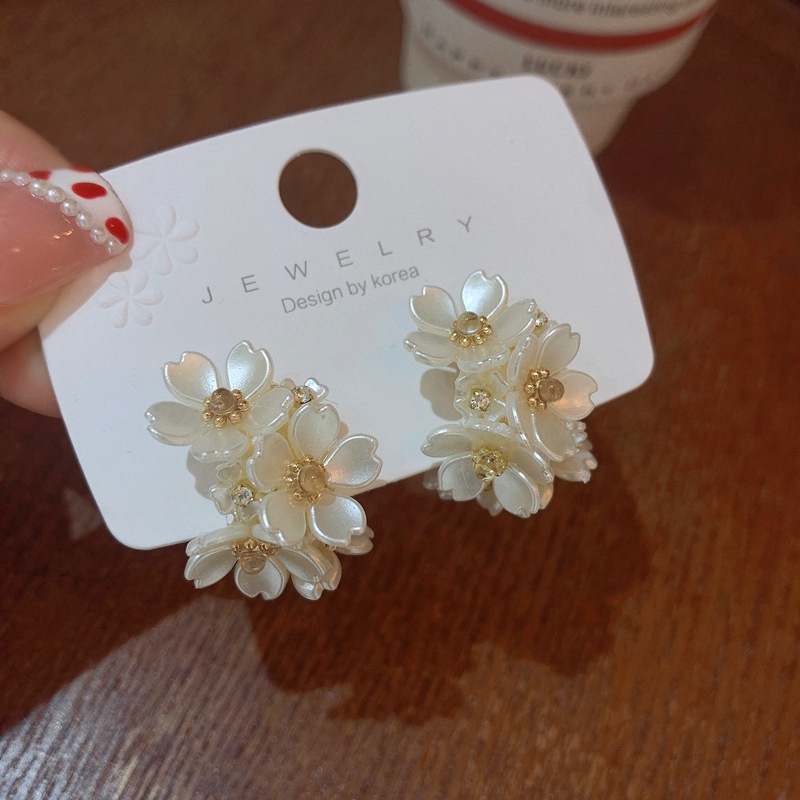 Khuyên Tai Hình Hoa Trắng Đính Kim Cương Giả Phong Cách Pháp Thanh Lịch Thời Trang Mới