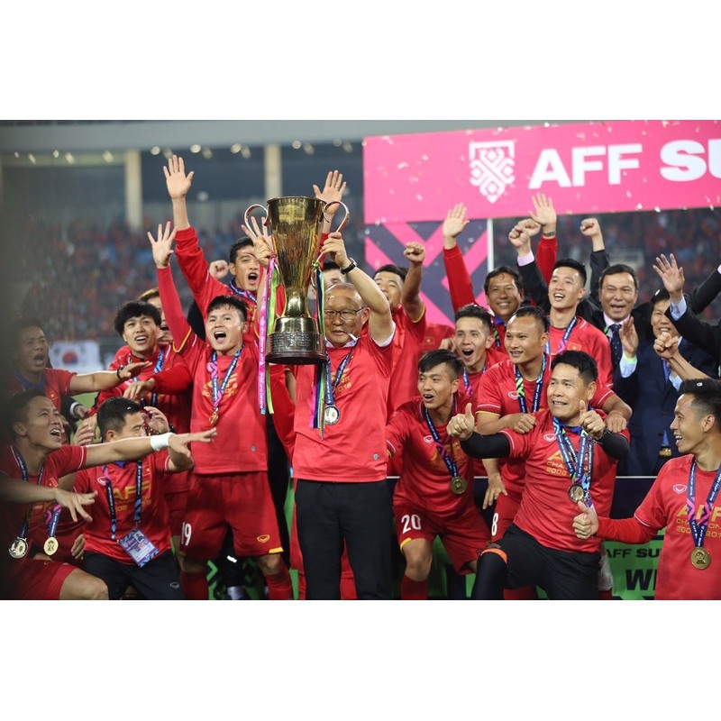 [ Chính Hãng ] - Áo Bóng Đá Đội Tuyển Việt Nam 2018 màu Đỏ Grandsport ( Có chữ ký sống của Cầu Thủ ) ⚽