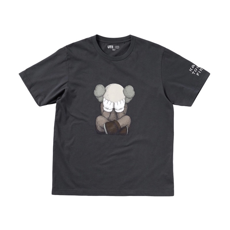 Áo phông Uniqlo x Kaws 2021