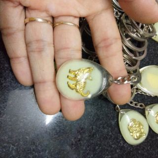 Móc khóa dạ quang 12 con giác