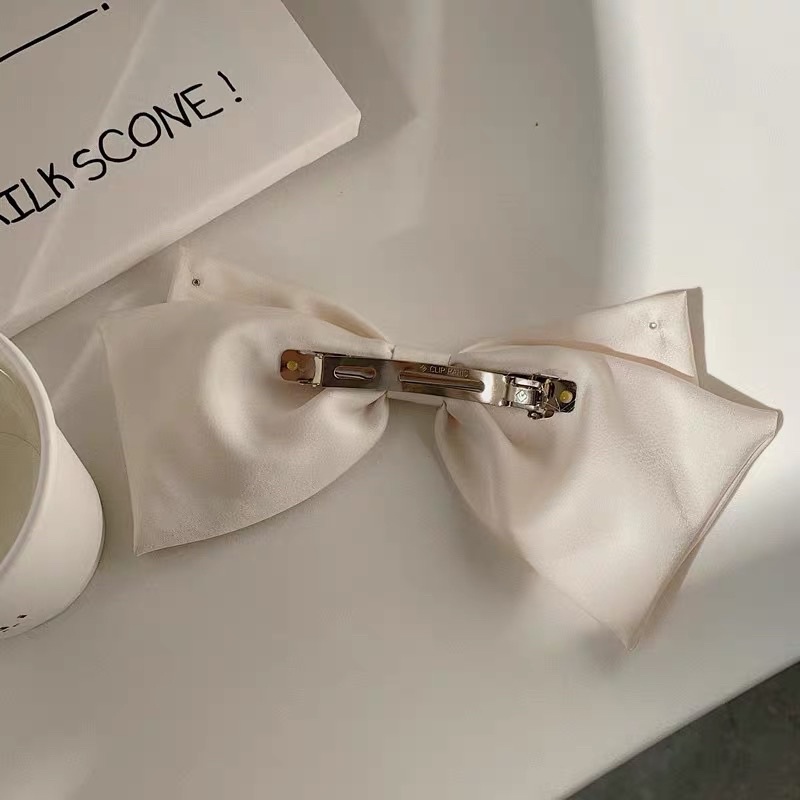 Nơ kẹp tóc màu kem đính hạt phong cách dịu dàng N50