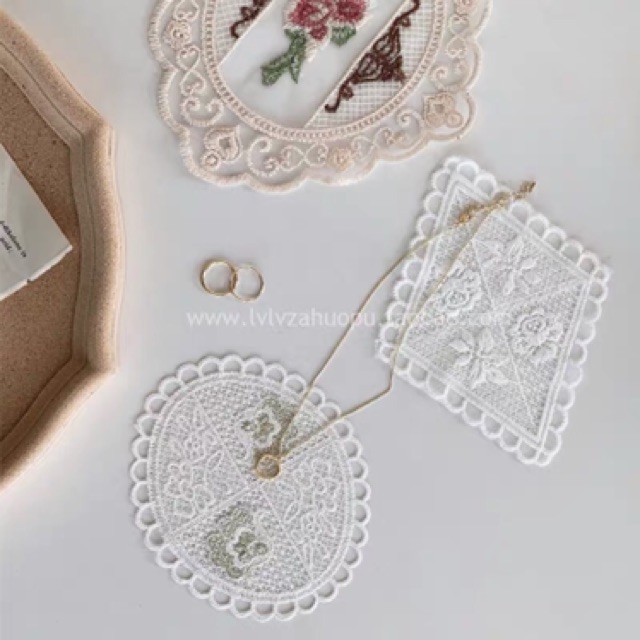 Tấm lót ren Vintage