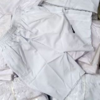 Quần đùi Trắng chất gió lụa mềm mát