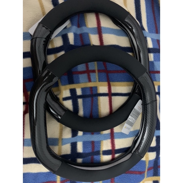 Bộc vô lăng Peugeot 2008/3008/5008 vân carbon đen