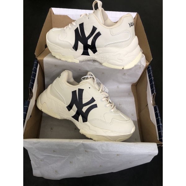 Giày thể thao sneaker in chữ ny đế trắng