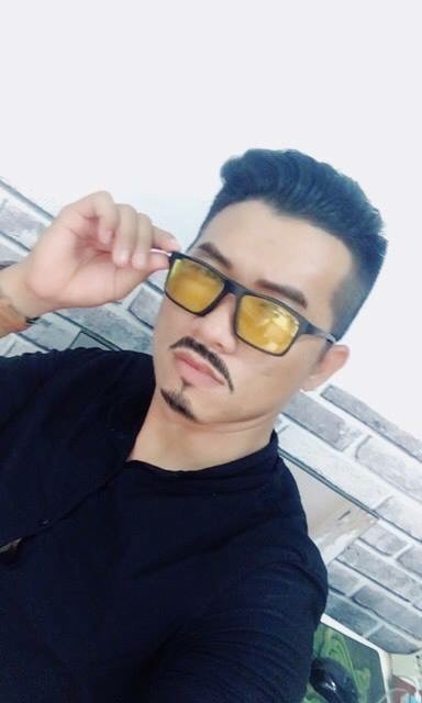 Gọng kính cận 5 màu thay đổi phom vuông cong ôm mặt | BigBuy360 - bigbuy360.vn