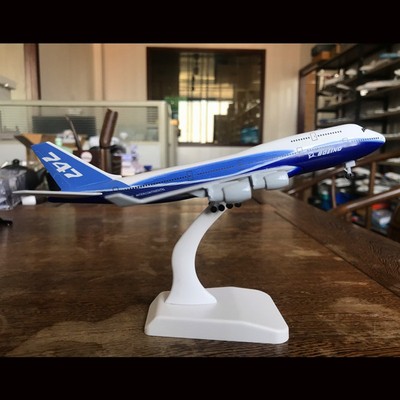 Mô hình máy bay Boeing 747 20cm có bánh xe