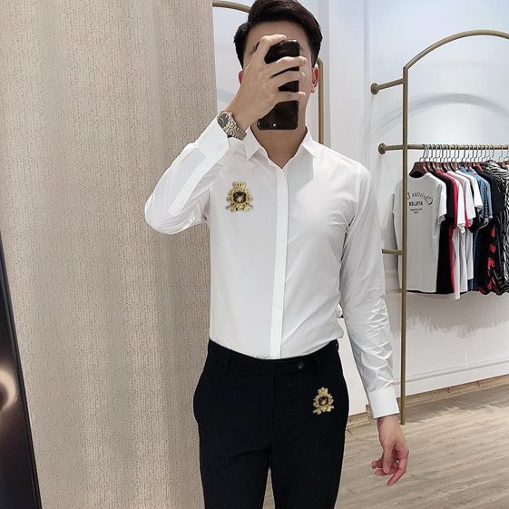 (𝐇𝐀̀𝐍𝐆 𝐒𝐈̣𝐍 𝐒𝐇𝐎𝐏) Áo sơ mi nam logo đính đá ong vàng, vải chuẩn hàng Shop - ẢNH THẬT