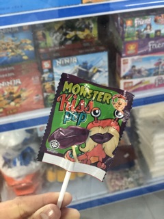Kẹo monster kiss cây