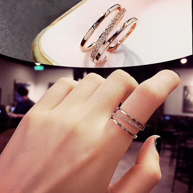 Nhẫn Cưới / Đính Hôn Thép Titan Mạ Vàng Hồng Đính Đá Zircon 3 Lớp Đơn Giản Thời Trang Hàn Quốc Có Thể Điều Chỉnh Kích