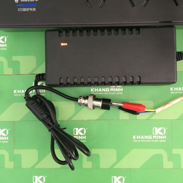 Sạc xe điện 7S 24V - 29.4V, giắc tròn 3 chấu to, có đèn báo đầy