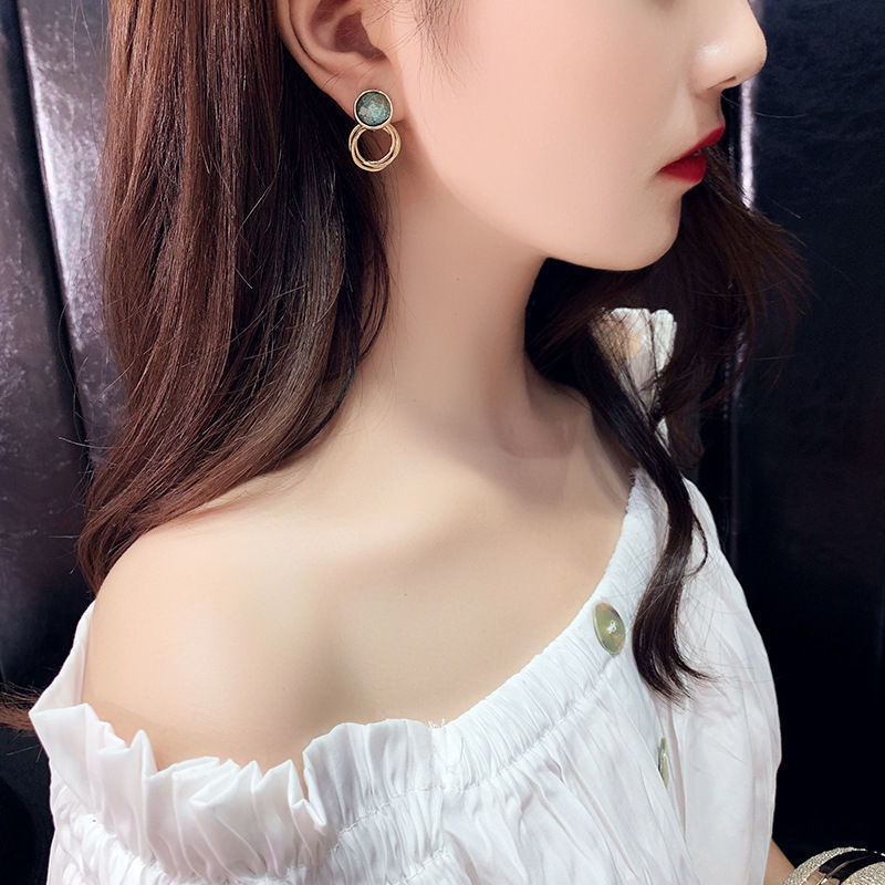 [high quality, affordable and good looking] by-2021 super fairy minority retro harbor style Korean temperament versatile earrings, large and small circles, high-grade green earrings, earrings, female