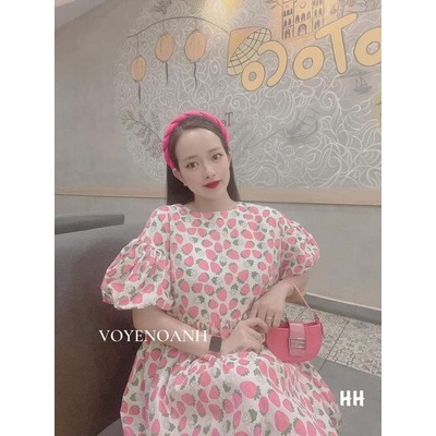 Váy cộc cổ tròn quả dâu hồng phối dễ thương