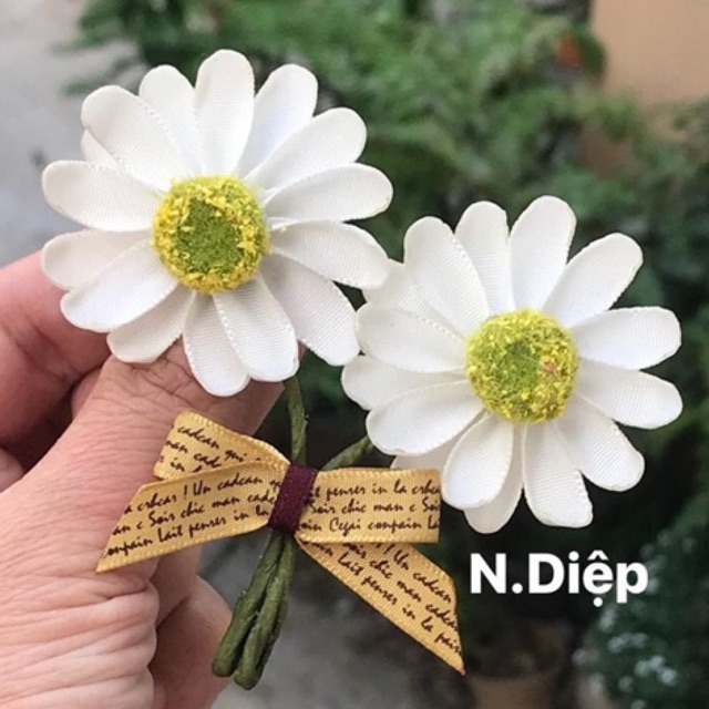 Hoa cài áo Cúc hoạ mi
