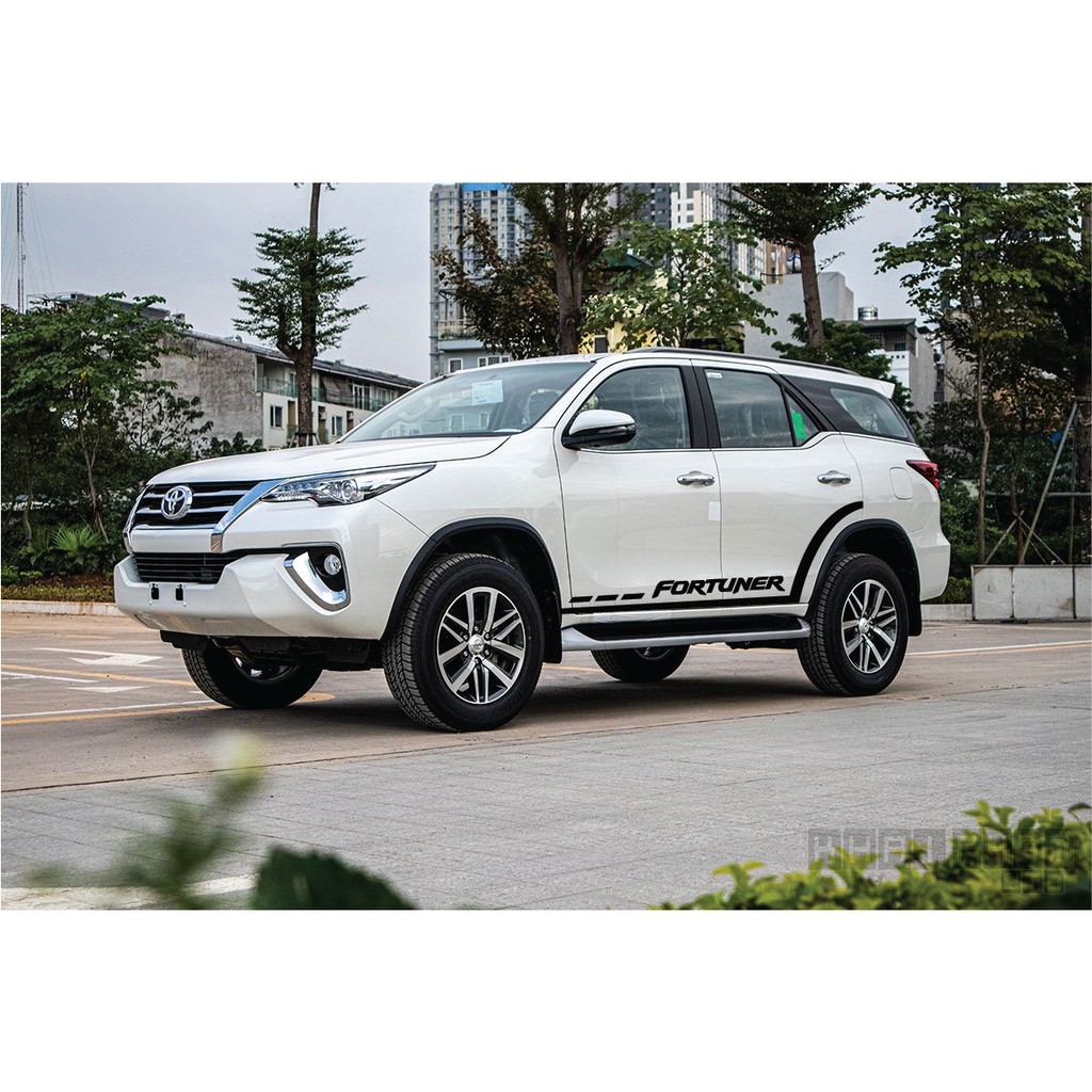 Tem xe Toyota Fortuner  phong cách thể thao-decal Fortuner