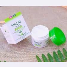 Kem dưỡng Simple Kind To Skin Vital Vitamin Day or Night Cream 50ml