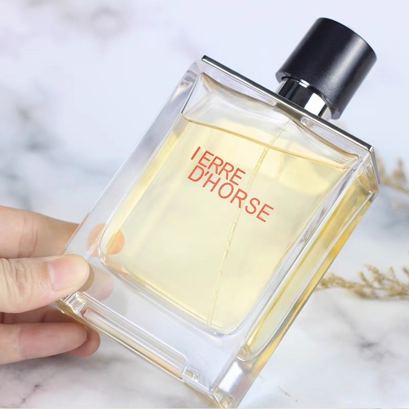 Nước hoa nam hương gỗ tự nhiên thương hiệu lớn hương thơm nhẹ lâu dài. | BigBuy360 - bigbuy360.vn