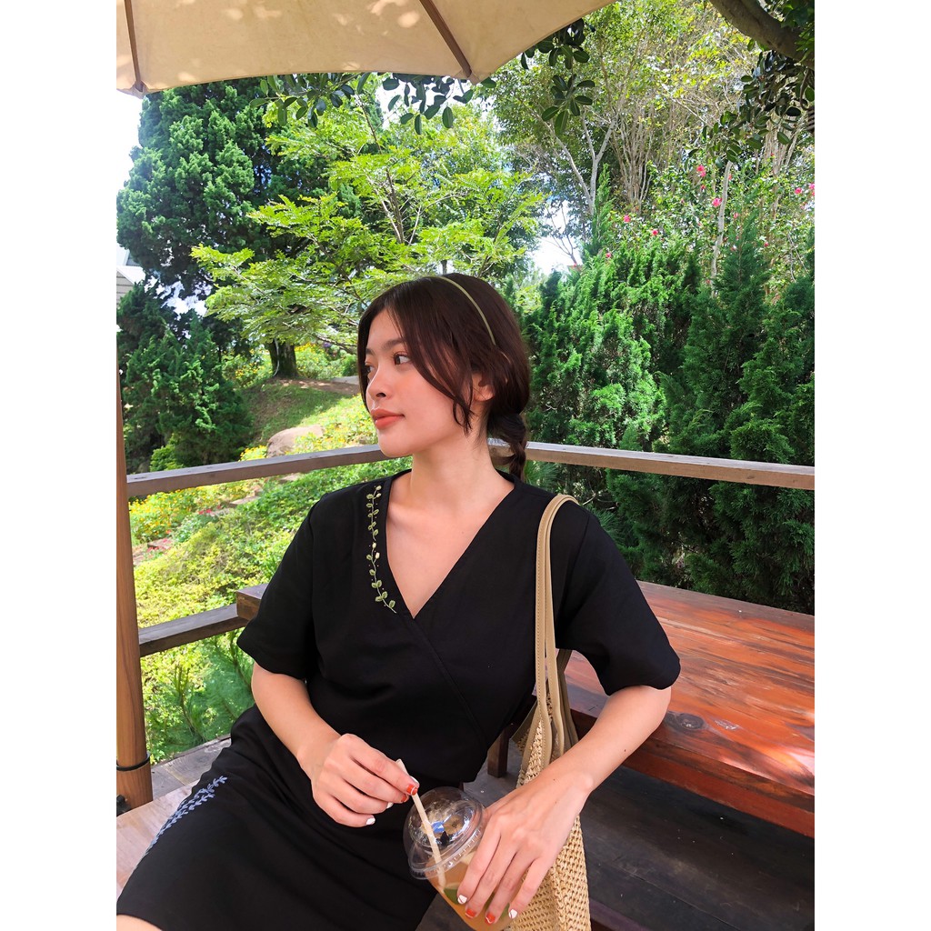 TIELA Lala Green - Áo thêu hoa viền cổ