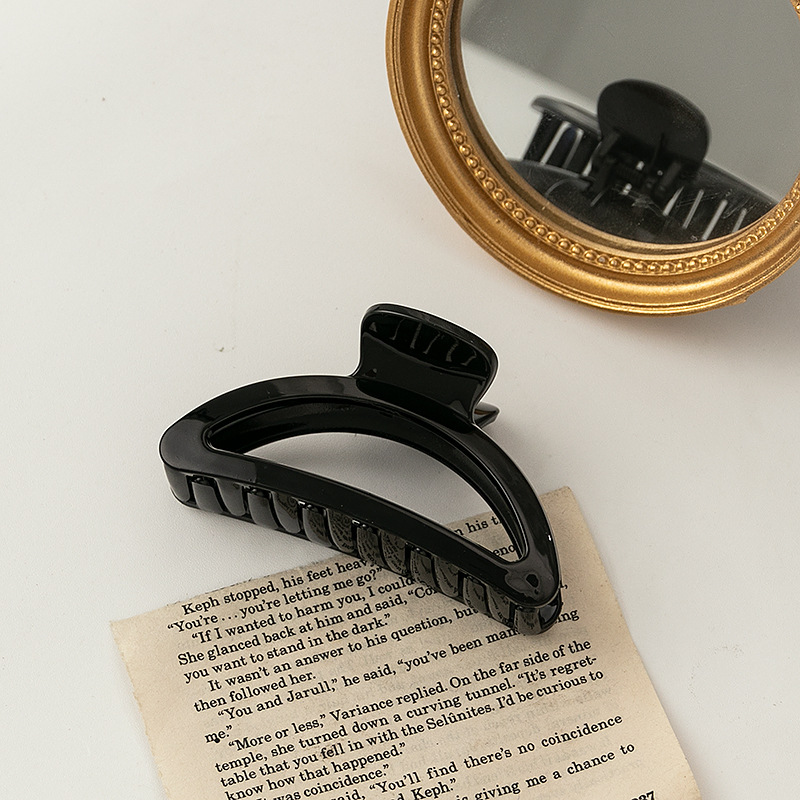 Kẹp tóc càng cua phong cách Hàn Quốc màu hổ phách cá tính