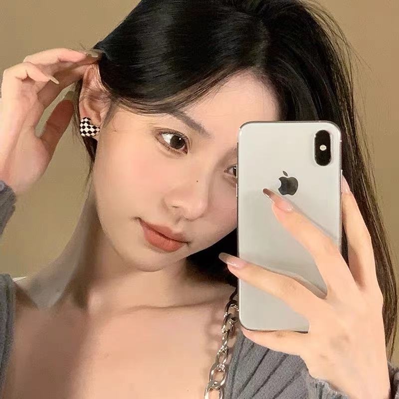 Đôi khuyên tai hình trái tim họa tiết ô vuông thời trang cho nữ