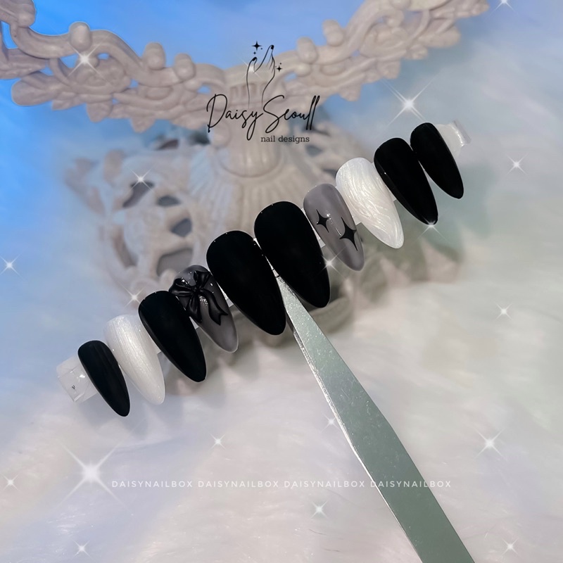 Nailbox màu đen sơn bóng - sơn lì theo yêu cầu