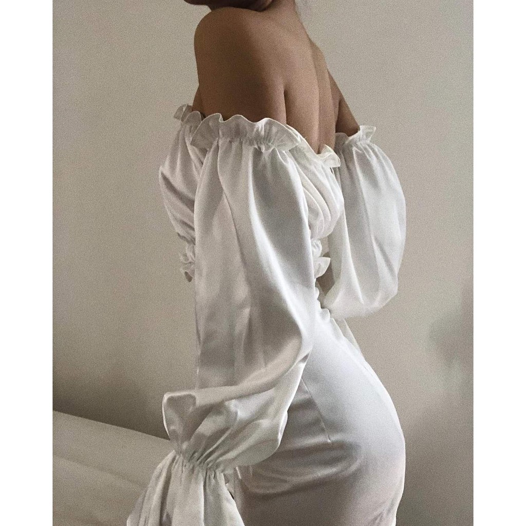 Áo croptop trắng cúp ngực tay dài xinh xắn