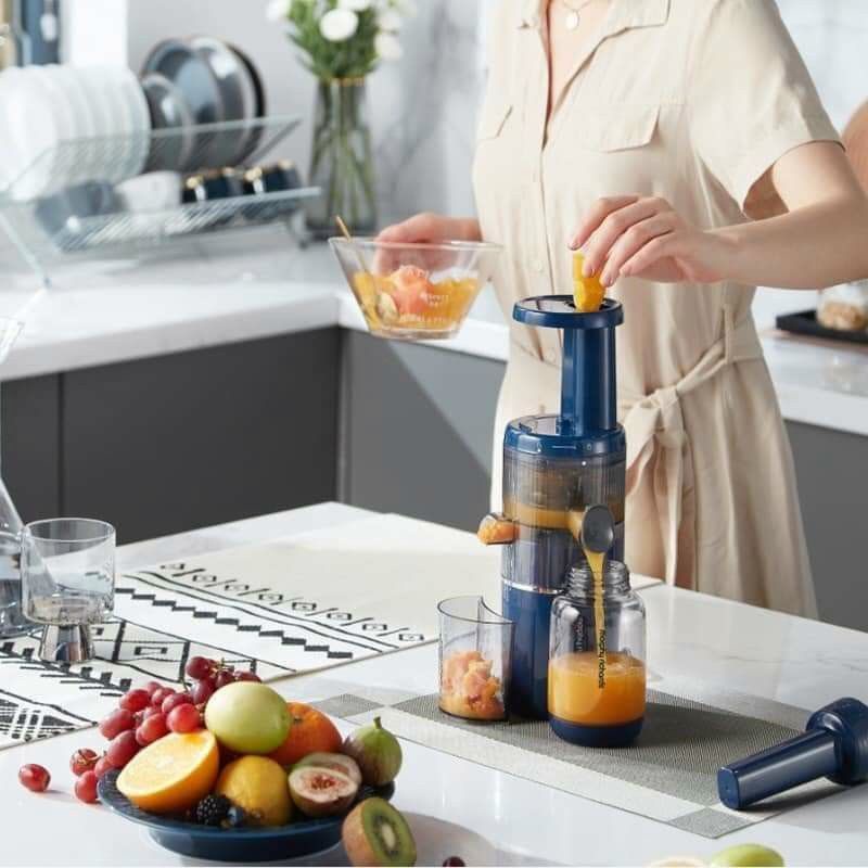Máy ép hoa quả Morphy Richards MR9900 tặng kèm cốc tạo ga, soda