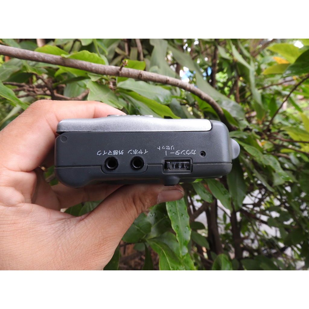 Máy nghe nhạc Cassette AIWA TP-710 loa ngoài phát băng 2 chiều kiểu máy đẹp lưới loa vuông