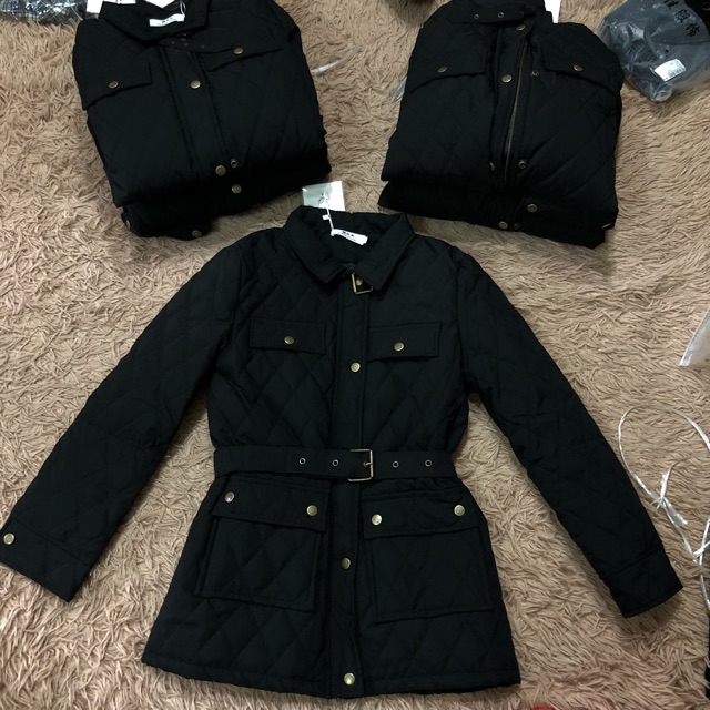 Áo khoác chần 2 lớp.... màu đen tím than tối. Size s m l xl....... ảnh thật shop tự chụp nhé ạ ib sdt fb để mua hàng...